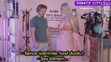 Mağazada satış danışmanına veren balık etli sarışın orospu - Azgın milf