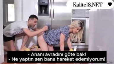Zamanı durdurup üvey annesini siken şanslı genç